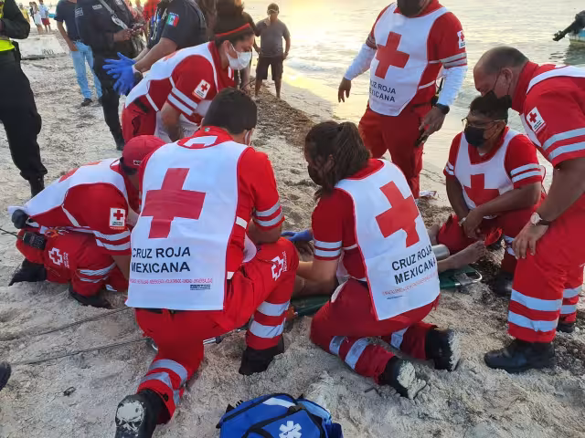 Rescates por ahogamientos en el mar de Progreso desatan operativos