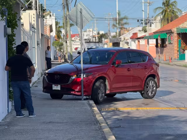 Choque entre camionetas en la colonia Miami deja daños y moviliza aseguradoras