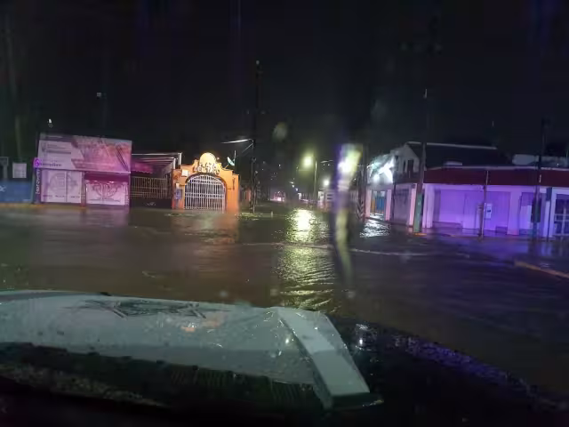 Como medida preventiva se dejó de verter agua de la presa Requena y se pidió a la población acudir a los albergues