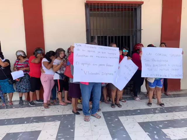Los vecinos se manifestaron en el Palacio Municipal de Champotón