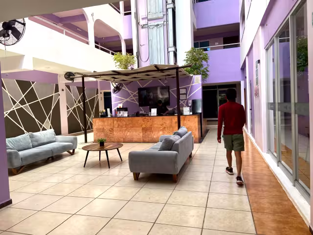 Trabajadores lamentaron la medida, ya que dependen de sus salarios para pagar la renta, alimentación y gastos de sus hijos que acuden a la escuela