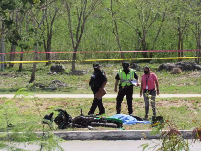 Vecinos alertaron a los policías de lo sucedido, por lo que al llegar confirmaron el deceso de la persona