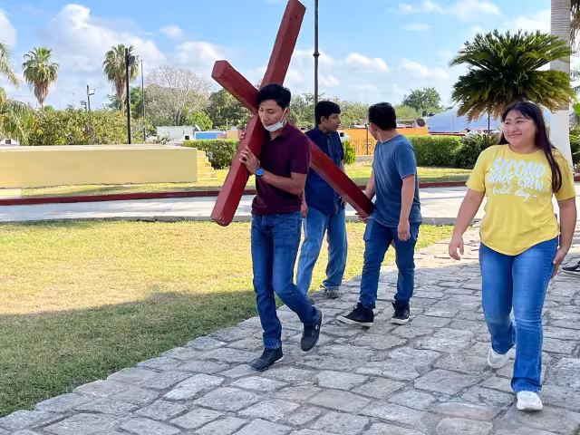 Jóvenes de Hopelchén alistan Viacrucis representativo por Semana Santa