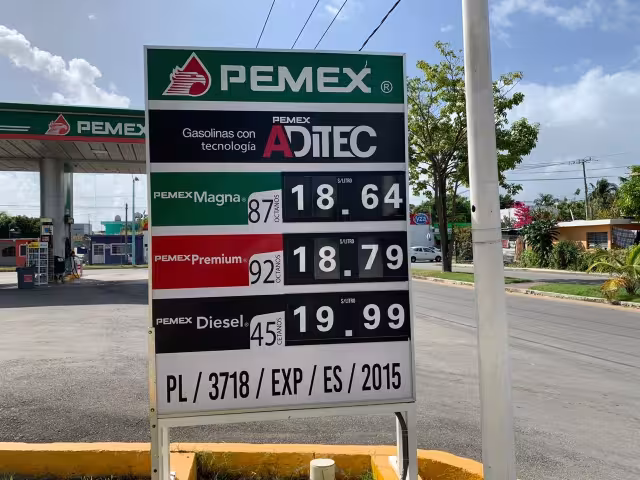 Los precios de la gasolina se vieron incrementados este sábado