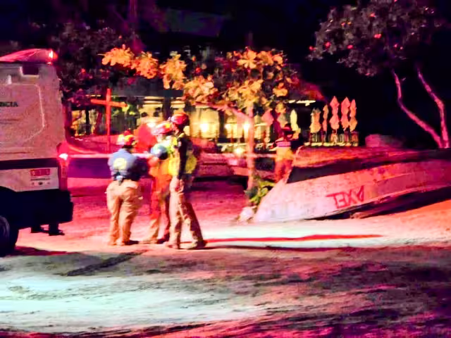 El cuerpo fue hallado tendido en la franja costera con lesiones visibles