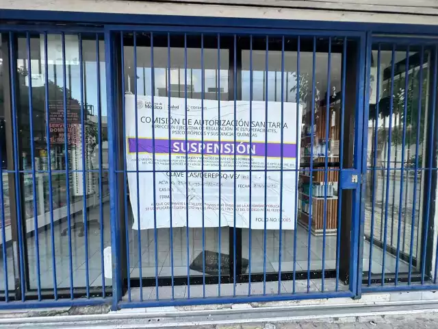 Las autoridades revisaron inventarios y confirmaron la presencia de sustancias ilícitas y fármacos sin los permisos correspondientes