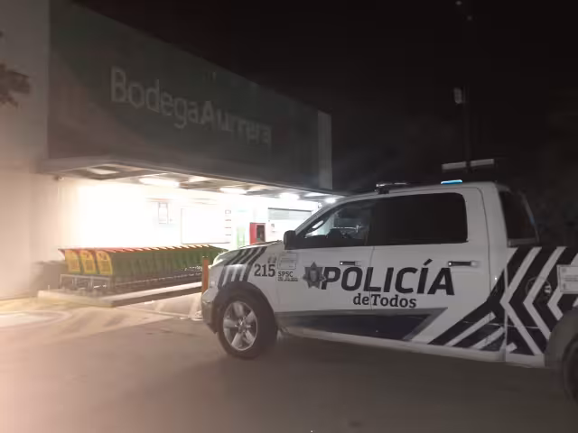 El hombre pedía que le regresaran su dinero cuando no se le había hecho el cobro