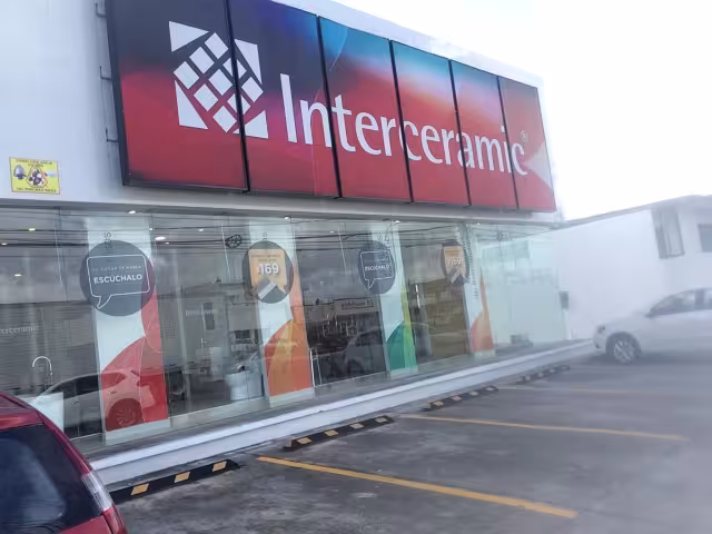 Al lugar llegaron agentes ministeriales, y aún no se sabe el paradero de los delincuentes. Foto: Rafael García