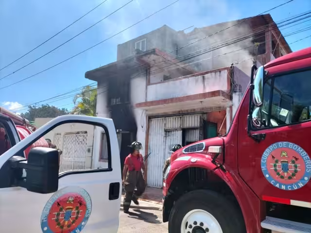 Vecinos aseguran que en el lugar operaba un bar clandestino con prostíbulo