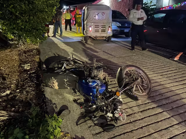 Un choque entre una motocicleta y un mototaxi ocurrió en la colonia San Isidro de Hopelchén