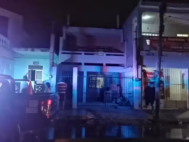 El incidente ocurrió cerca de las 10 de la noche de ayer y contó con la presencia de todos los vecinos afectados