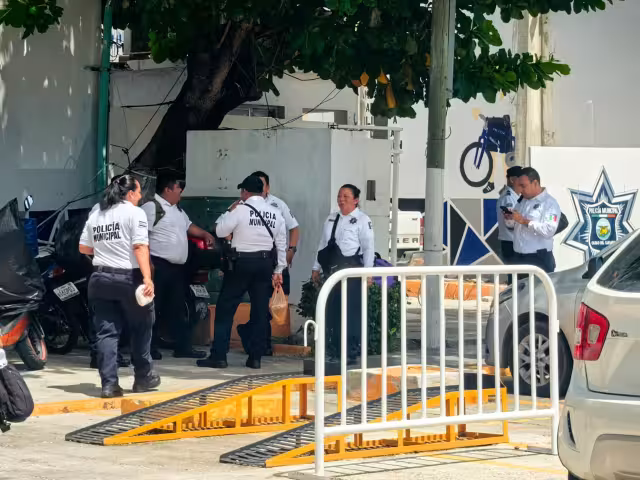 Policías carmelitas levantan paro tras tres horas; exigían pago de bonos