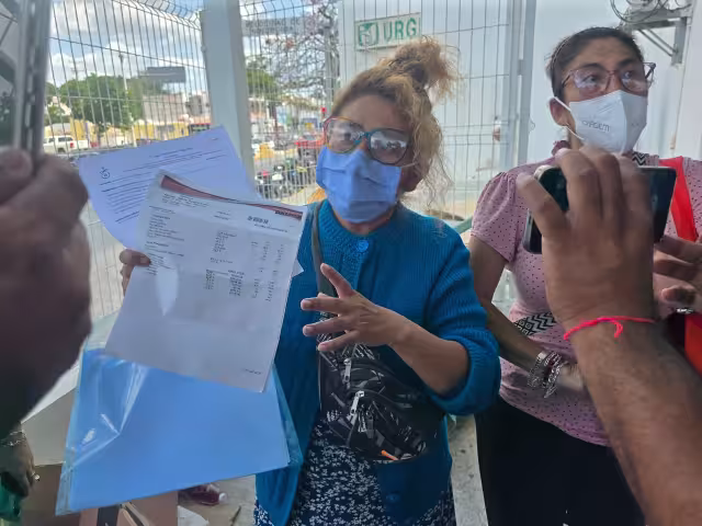 Familiares de Gabriel González Novelo denunciaron presunta negligencia médica en el HGZ No. 1 del IMSS.