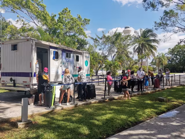 La velocidad de crecimiento de casos para la zona sur  es de 0.1 y de 0.2 para la zona norte