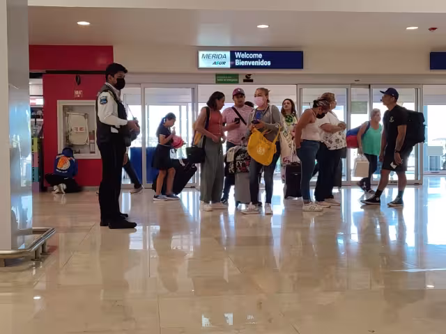 Los pasajeros tuvieron que caminar hasta la avenida Internacional, pero ya ahí, no se les prestó el servicio