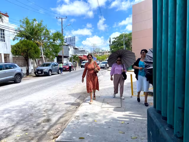 Insta galeno no exponerse a las horas de mayor radiación solar y mantenerse hidratado.