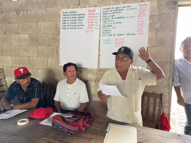 Apicultores cheneros aprueban informe financiero y reelección de su presidente