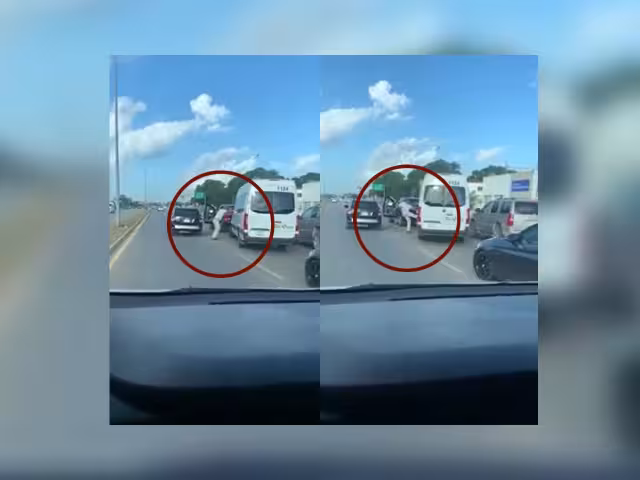 Un automovilista que presenció el hecho, lo grabó, y posteriormente comenzó a circular en las redes sociales