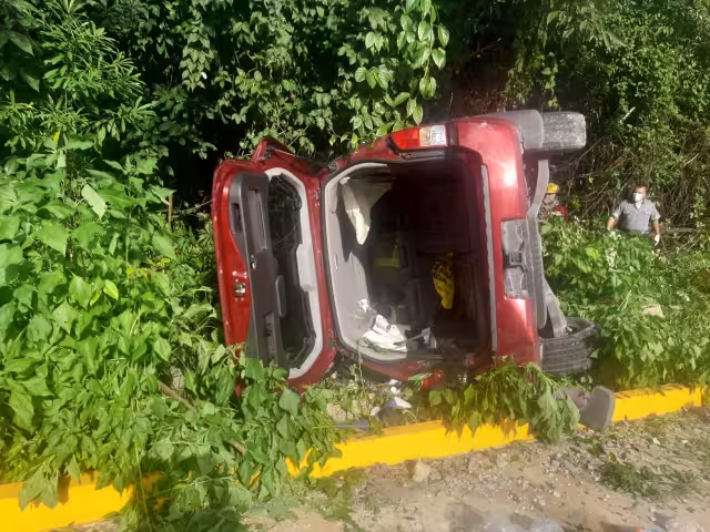 Bomberos arribaron al lugar pero afortunadamente todos salieron ilesos del percance