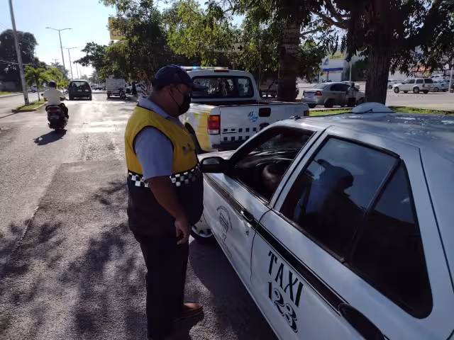 Estos operativos tienen la intención de verificar que operadores y usuarios del transporte público, cumplan con los protocolos sanitarios