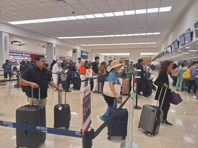 Cuatro vuelos adelantados y uno retrasado marcaron el inicio de la jornada en el Aeropuerto Internacional de Mérida