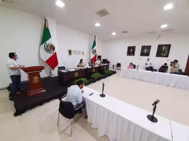La Ley de Derechos Lingüísticos del Estado de Yucatán es presentada por la bancada de Morena. Foto: Luis Payán