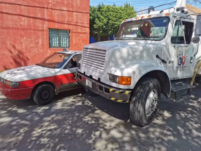 Los involucrados llegaran a un favorable acuerdo por el pago de daños, ya que rápidamente el ajustador de seguro, garantizo los daños a ambas unidades