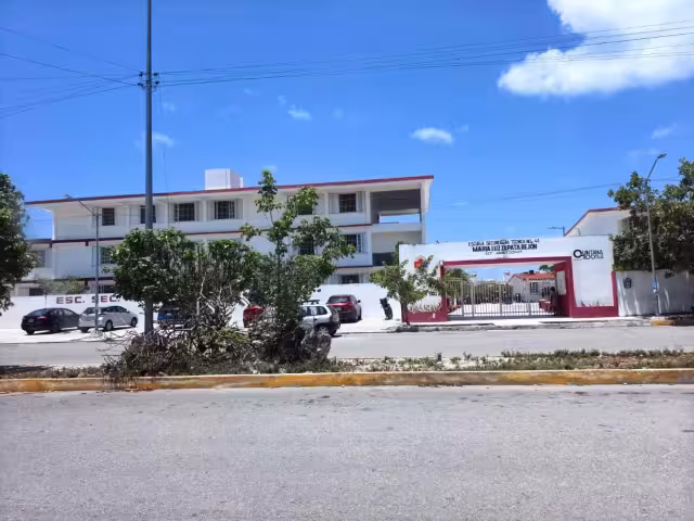 Padres de familia de Playa del Carmen manifestaron preocupación y solicitaron reforzar la vigilancia en los centros educativos