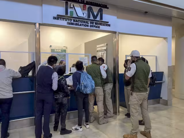 Solo se impide el paso a quienes no cumplen los requisitos para ingresar a México, según el INM