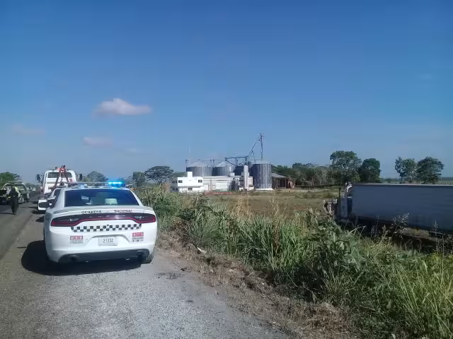 El trailero resultó ileso en el accidente