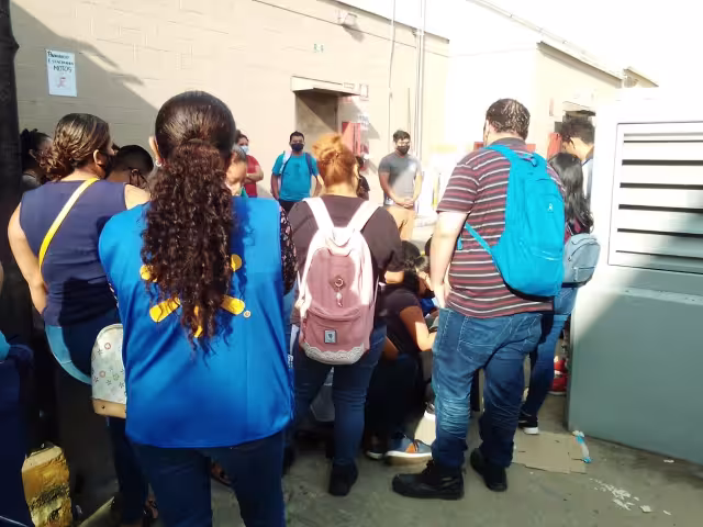 Los empleados aseguraron que la compañía les dijo que les pagarían 3 meses de sueldo, pero sólo les depositaron 20 días