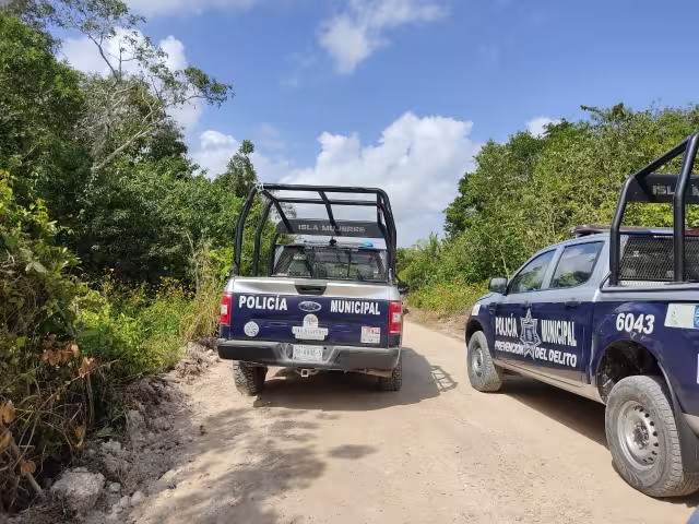 Las autoridades policiacas indicaron que durante el operativo en la Zona Continental de Isla Mujeres se hallaron drogas