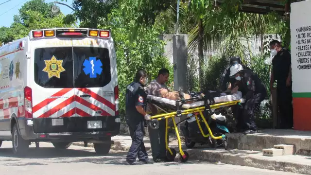 La rama le cayó justo en la cabeza al abuelito