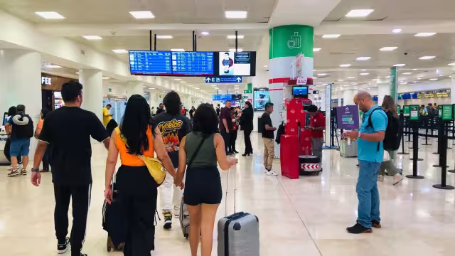 El aeropuerto de Cancún comienza a aumentar en su movilidad de vuelos previo al fin de semana