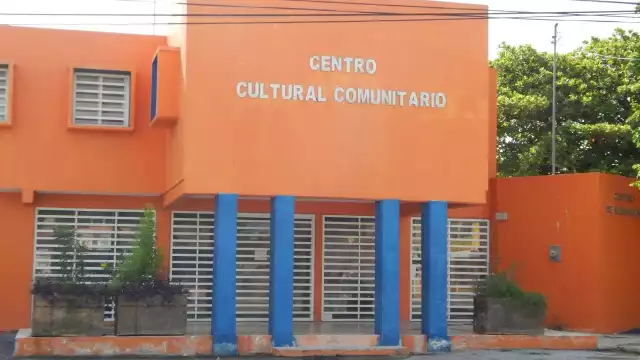 De ser un espacio donde se fomentaba la cultura, el Centro Cultural de Ciudad del Carmen se convirtió en la sede del PRI. Foto: Irena Barrada