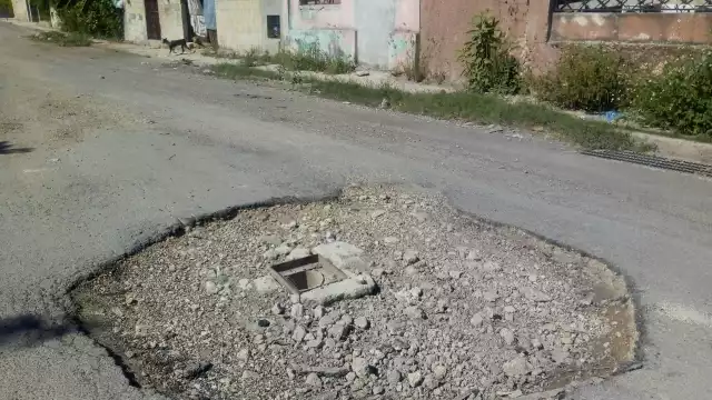 Los baches en colonias de Kanasín han causado accidentes automovilísticos