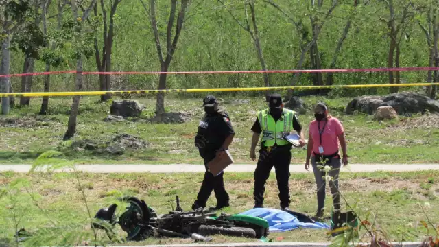 Vecinos alertaron a los policías de lo sucedido, por lo que al llegar confirmaron el deceso de la persona