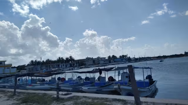 Pescadores de El Cuyo, Las Coloradas, San Felipe y Río Lagartos esperan no salir afectados por las fuertes lluvias