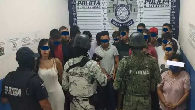 Los detenidos podrían enfrentar cargos por asociación delictuosa entre otros delitos tras su aprehensión en Playa del Carmen