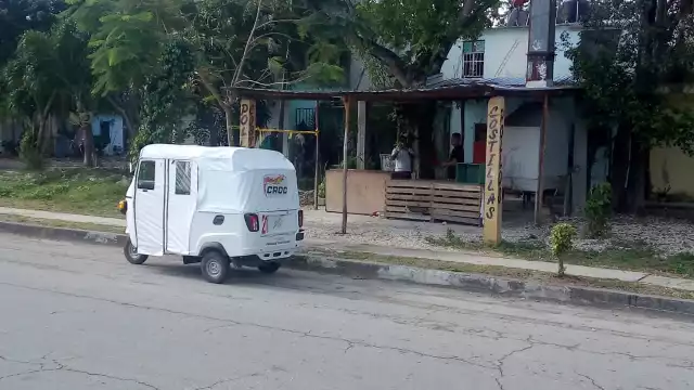 El mototaxi en el que circulaban los asaltantes en Playa del Carmen permaneció frente al lugar donde pretendían esconderse