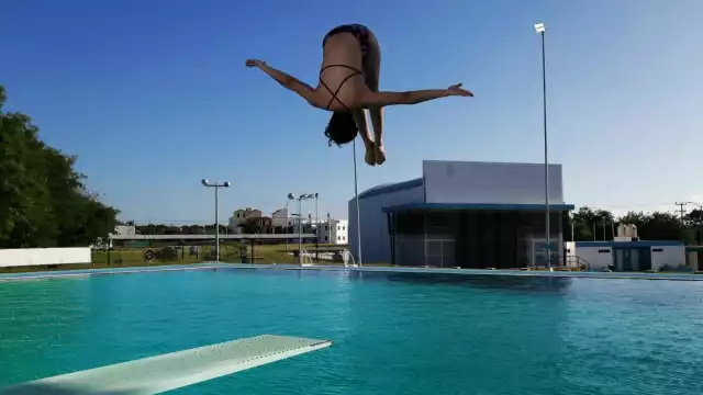 Apenas tiene 14 años de edad y sueña con representar al estado