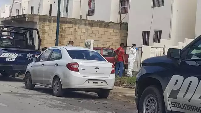 Al lugar acudió la ambulancia de la Cruz Roja Mexicana para atender el llamado del C4. Foto: Por Esto!
