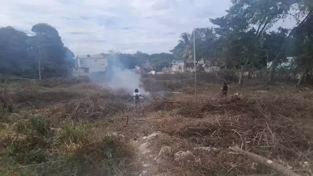 Grupo de personas invade predio federal en la colonia Fertimex