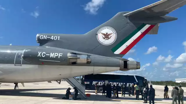 Una avión de la Fuerza Aérea Mexicana los trasladó