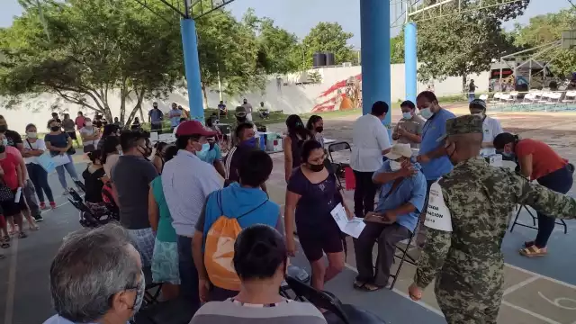 Exhortan a la población de 30-39 años, aprovechar el último día de vacunación