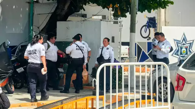 Policías carmelitas levantan paro tras tres horas; exigían pago de bonos