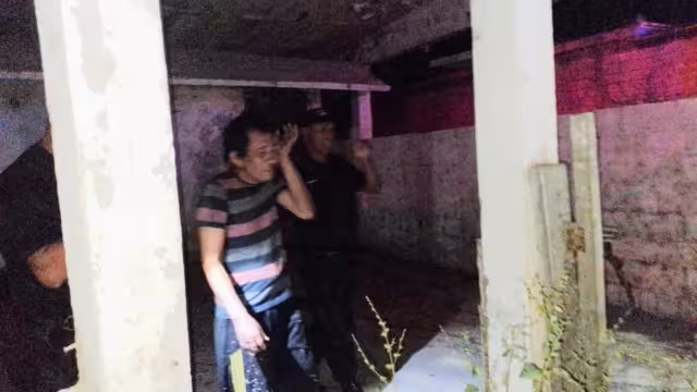 Elementos de la Dirección de Seguridad Pública detuvieron en un predio baldío en la colonia Centro después de una persecución de sus propios familiares, al conocido delincuente La Huibá