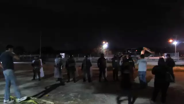 Los policías tuvieron un enfrentamiento con locatarios