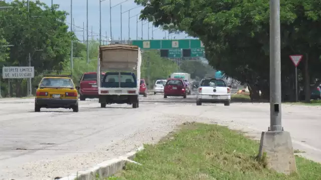 Los trabajos de mantenimiento del Periférico de Mérida continúan