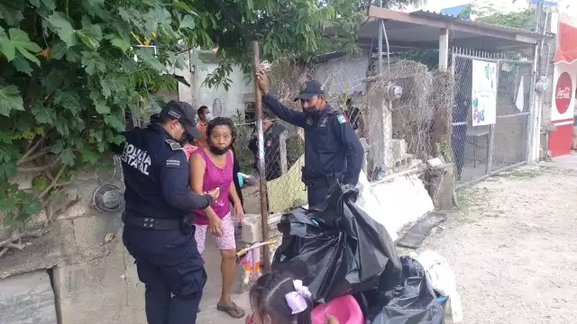 Policías ayudaron en la ejecución de una orden judicial